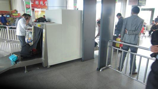 天眼安檢機(jī)在新城汽車(chē)站