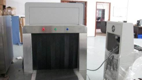 安檢機(jī)正在安裝