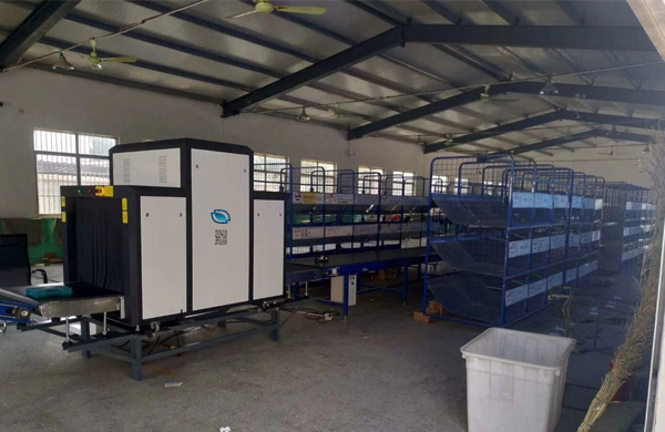 安檢機(jī)過包中