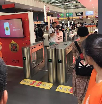 掃碼進(jìn)入超市