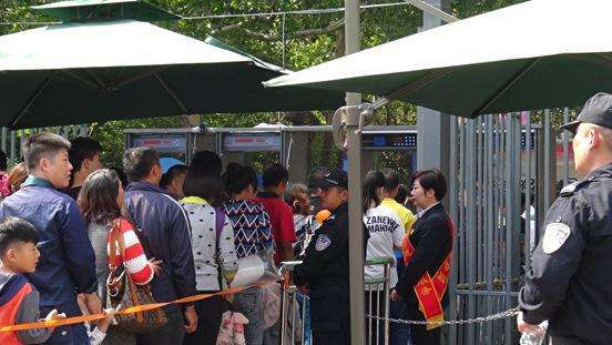 進(jìn)入旅游景點(diǎn)時(shí)需要過(guò)x光安檢機(jī)嗎